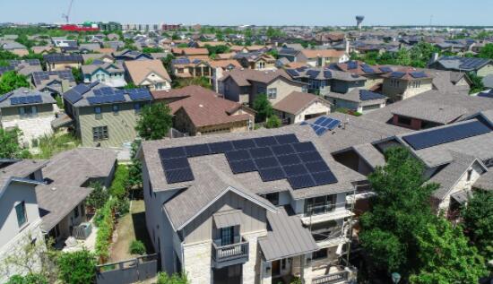 在得克萨斯州安装太阳能电池板可获得多少费用？