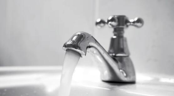 新的非住宅水费制度再次推迟
