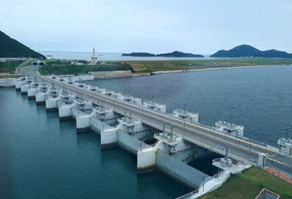 韩华Q Cells获得韩国2.1 GW浮动综合体的300 MW订单