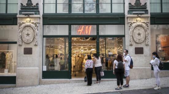 H＆M销售在三月份恢复 因为锁定后商店重新开业