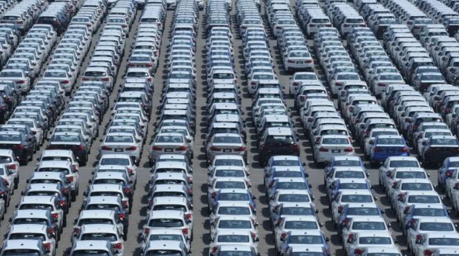 7月份获得许可的新车数量比去年同月增加了三分之一